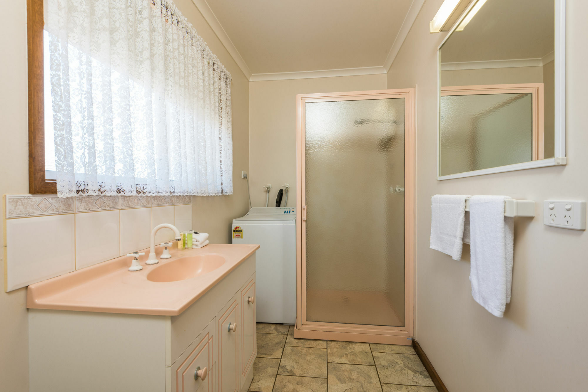 Lakes Jakaranda Holiday Units Lakes Entrance Buitenkant foto